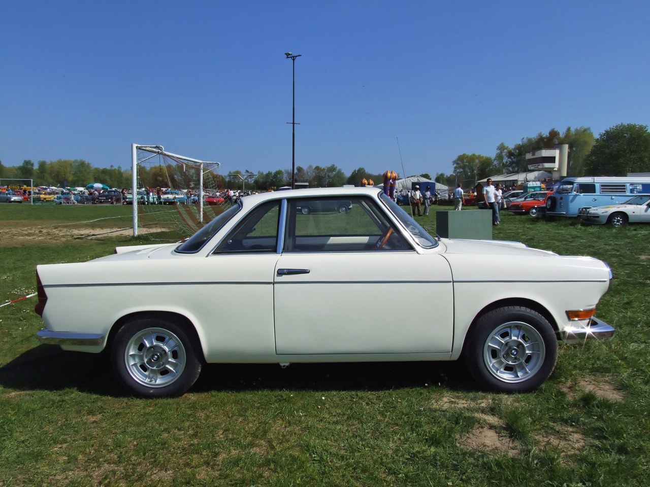 BMW 700