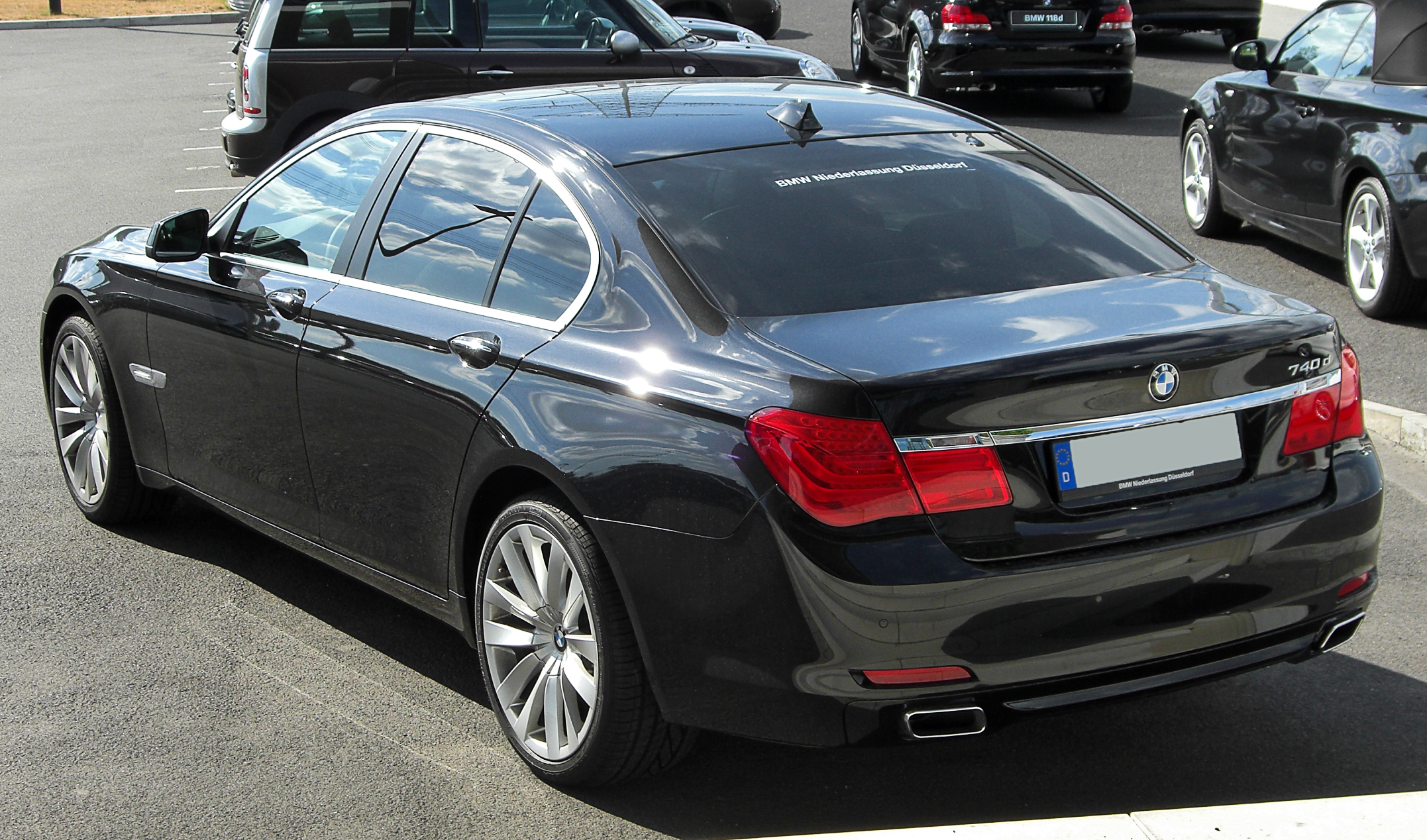 BMW 740d: 11 фото