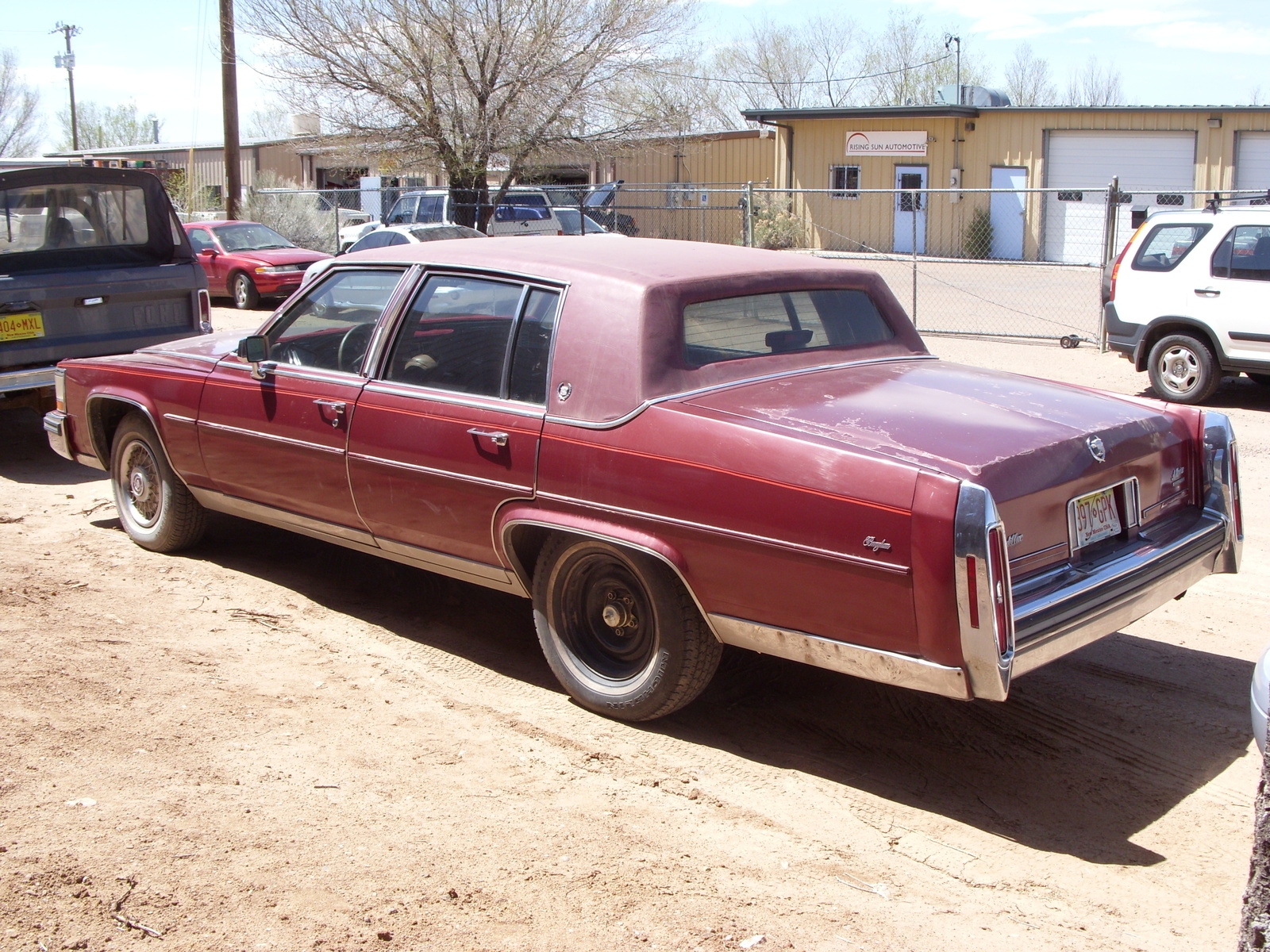 Cadillac Brougham: 12 фото