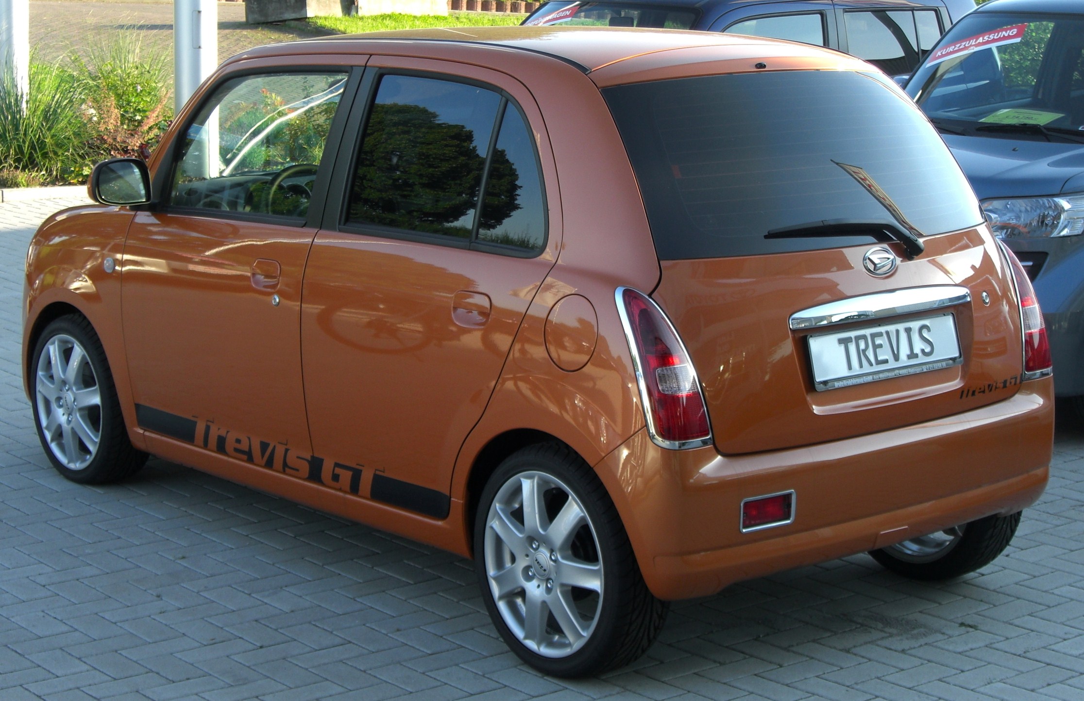 Daihatsu Trevis: 8 фото