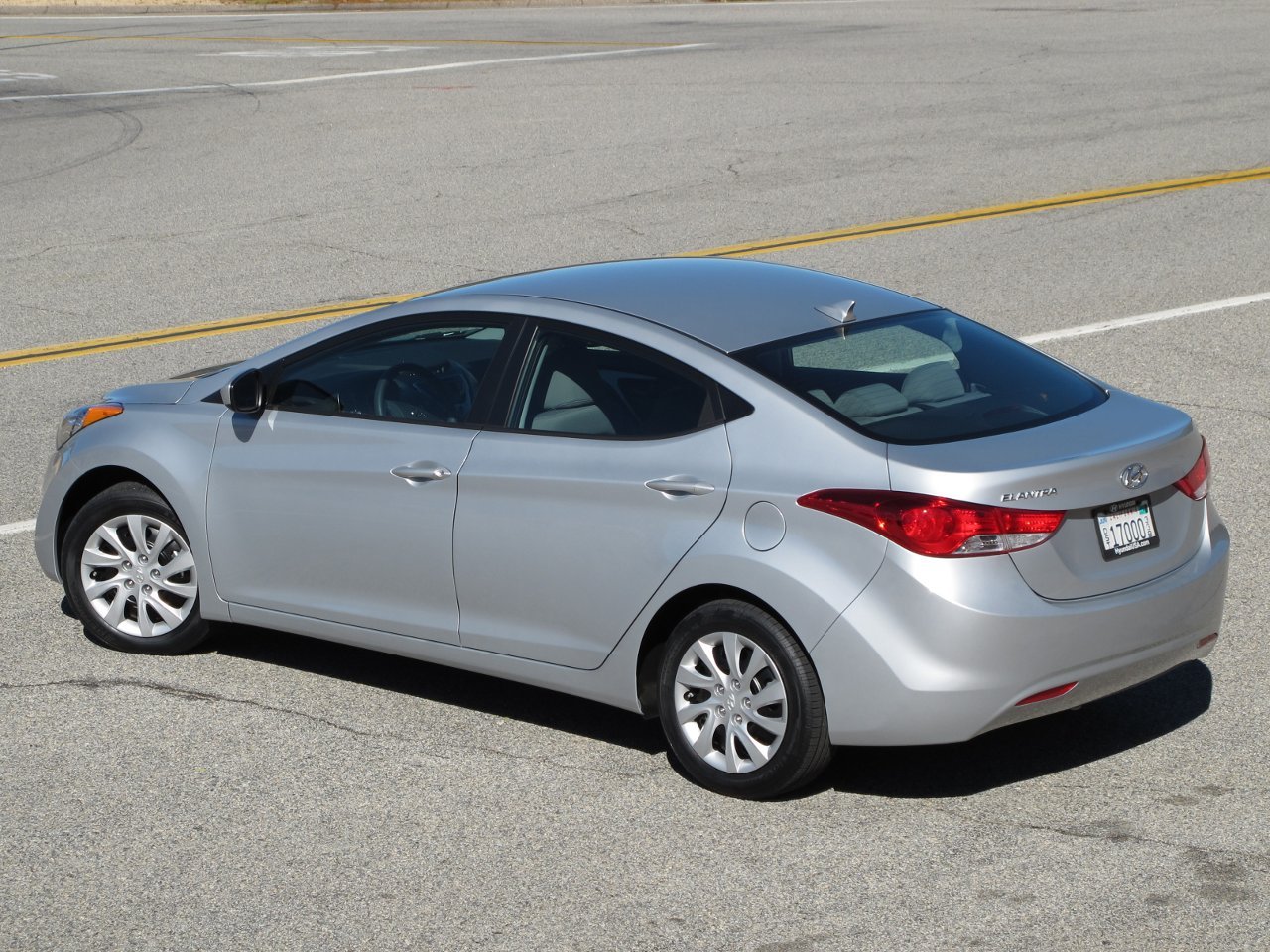 Hyundai Elantra: 10 фото