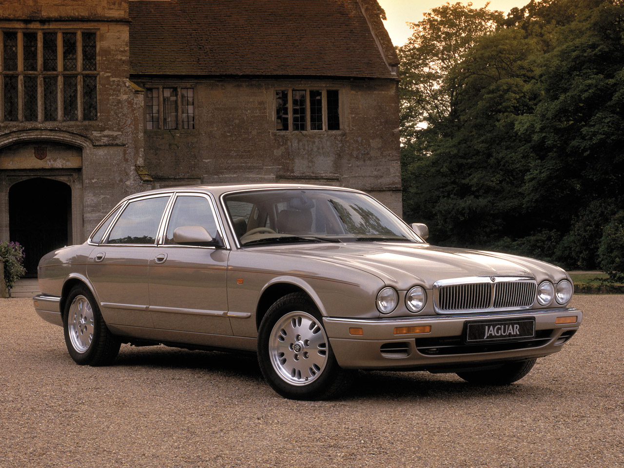 Jaguar XJ6: 1 фото