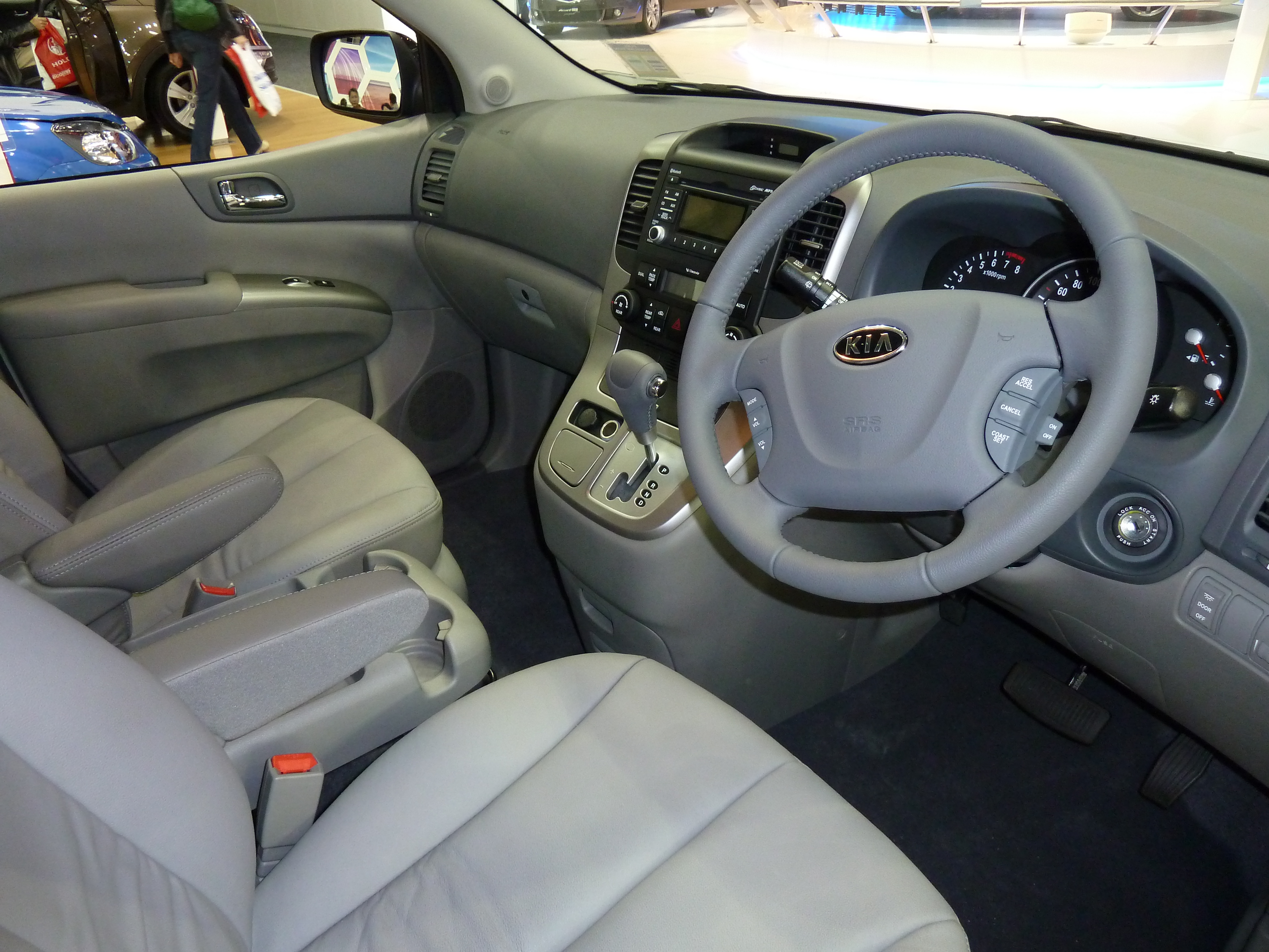 Kia Grand Carnival: 12 фото