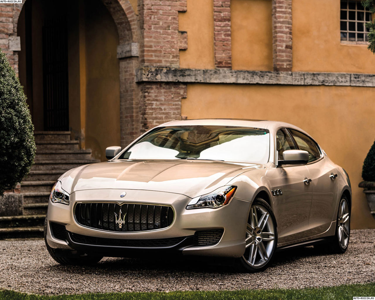 Maserati Quattroporte: 2 фото