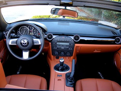 Mazda MX-5: 2 фото