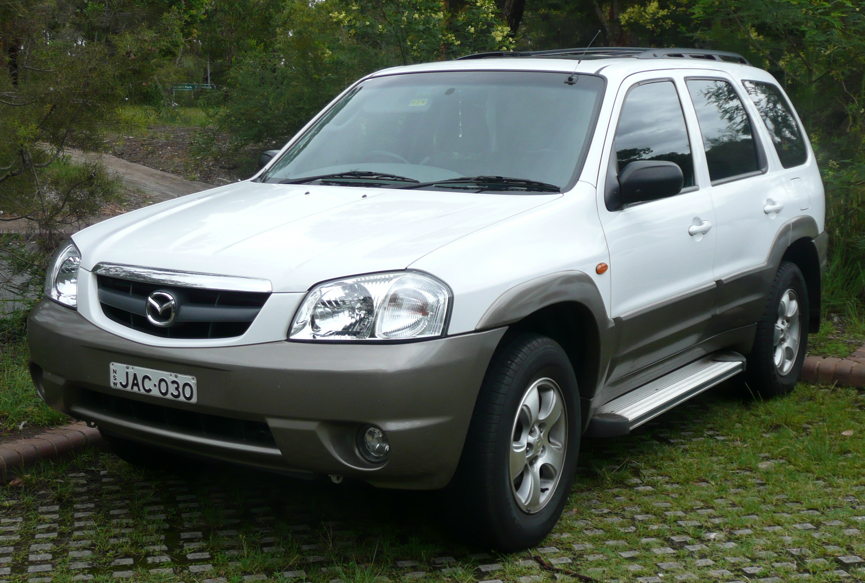 Mazda Tribute: 7 фото