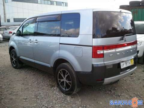 Mitsubishi Delica D5: 12 фото