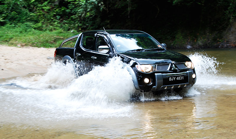 Mitsubishi Triton: 11 фото