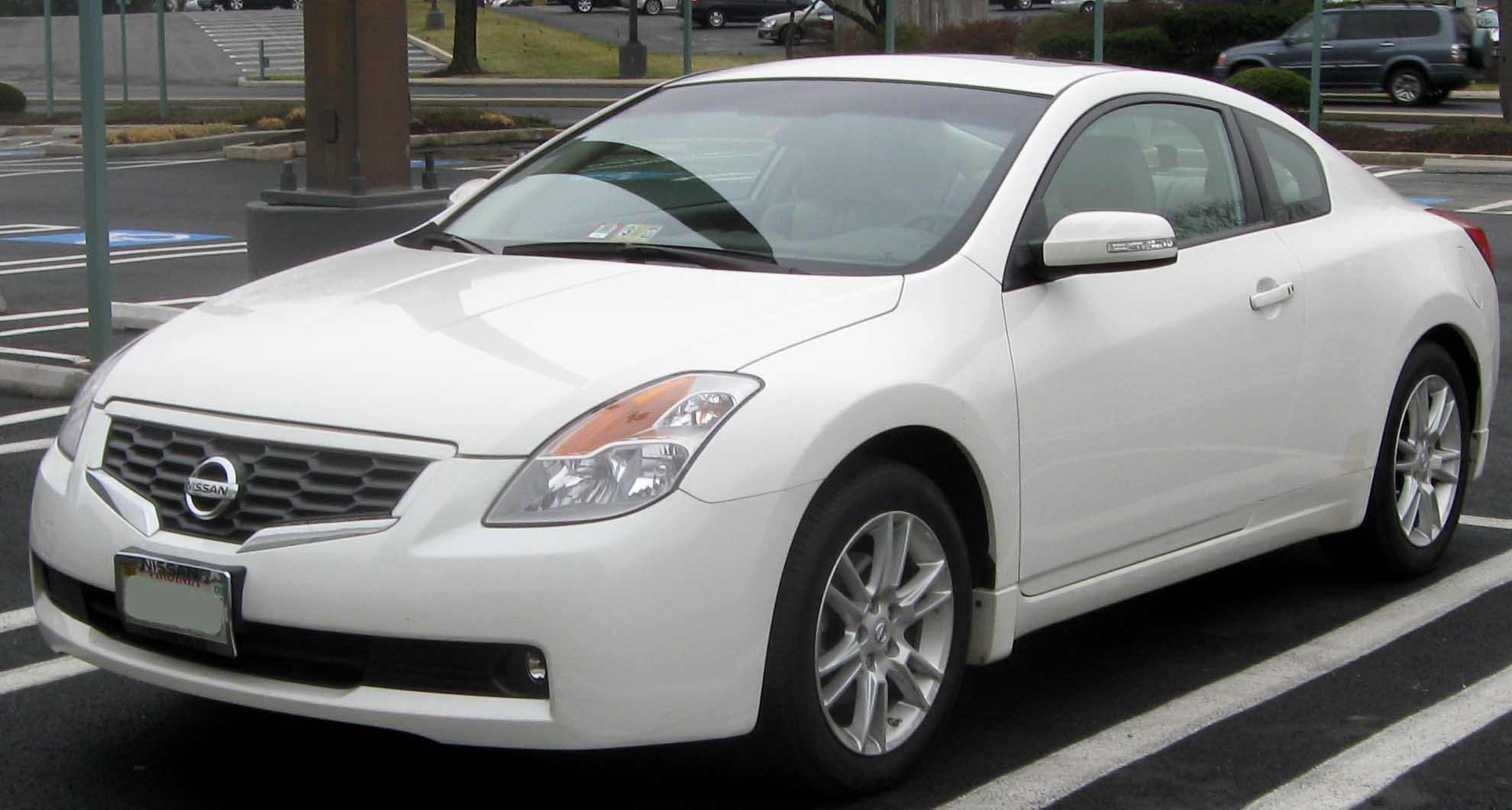 Nissan Altima Coupe: 10 фото