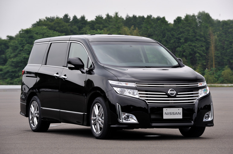 Nissan Elgrand: 12 фото