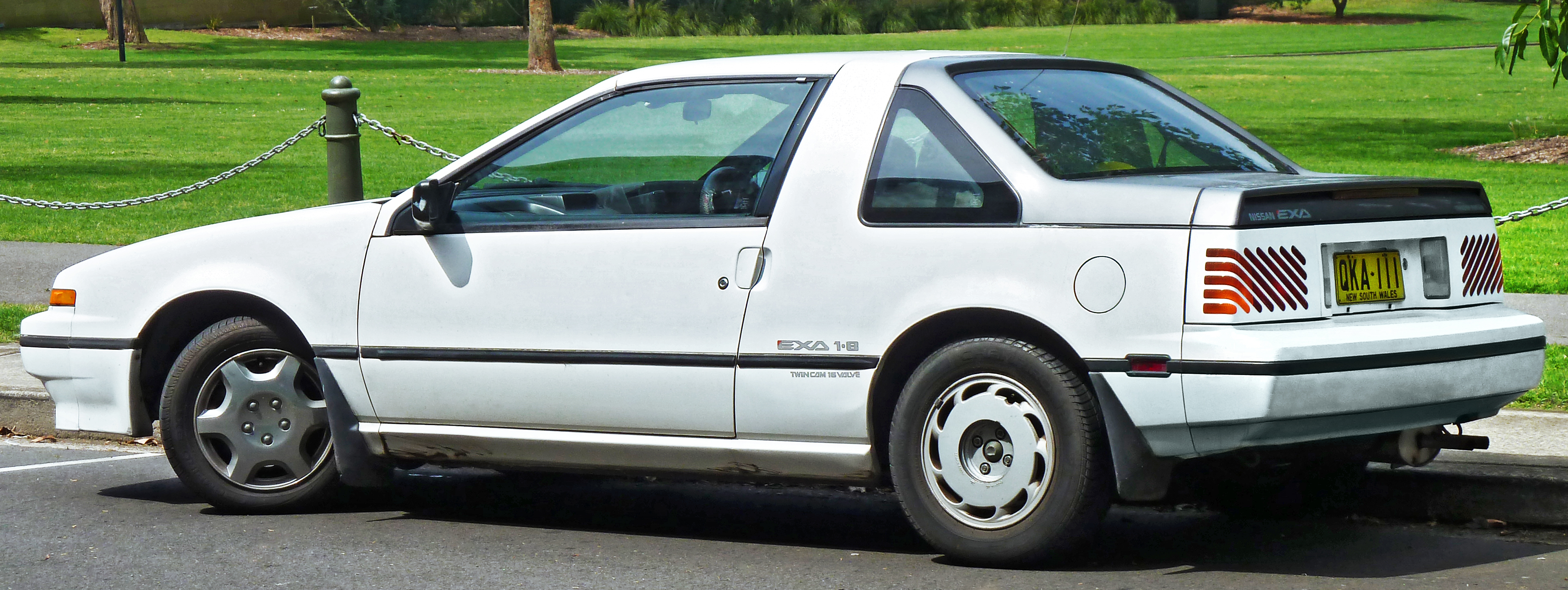 Nissan Exa: 8 фото