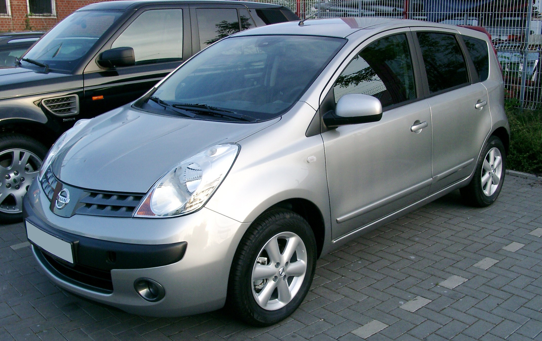 Nissan Note: 3 фото