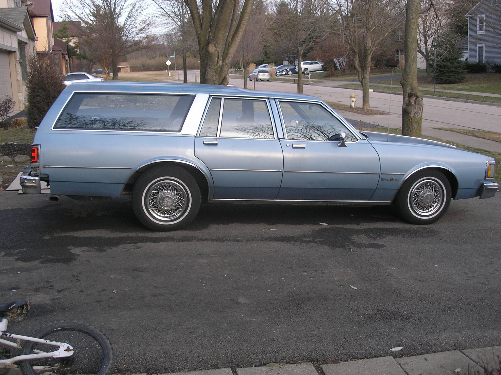 Oldsmobile Custom Cruiser: 4 фото