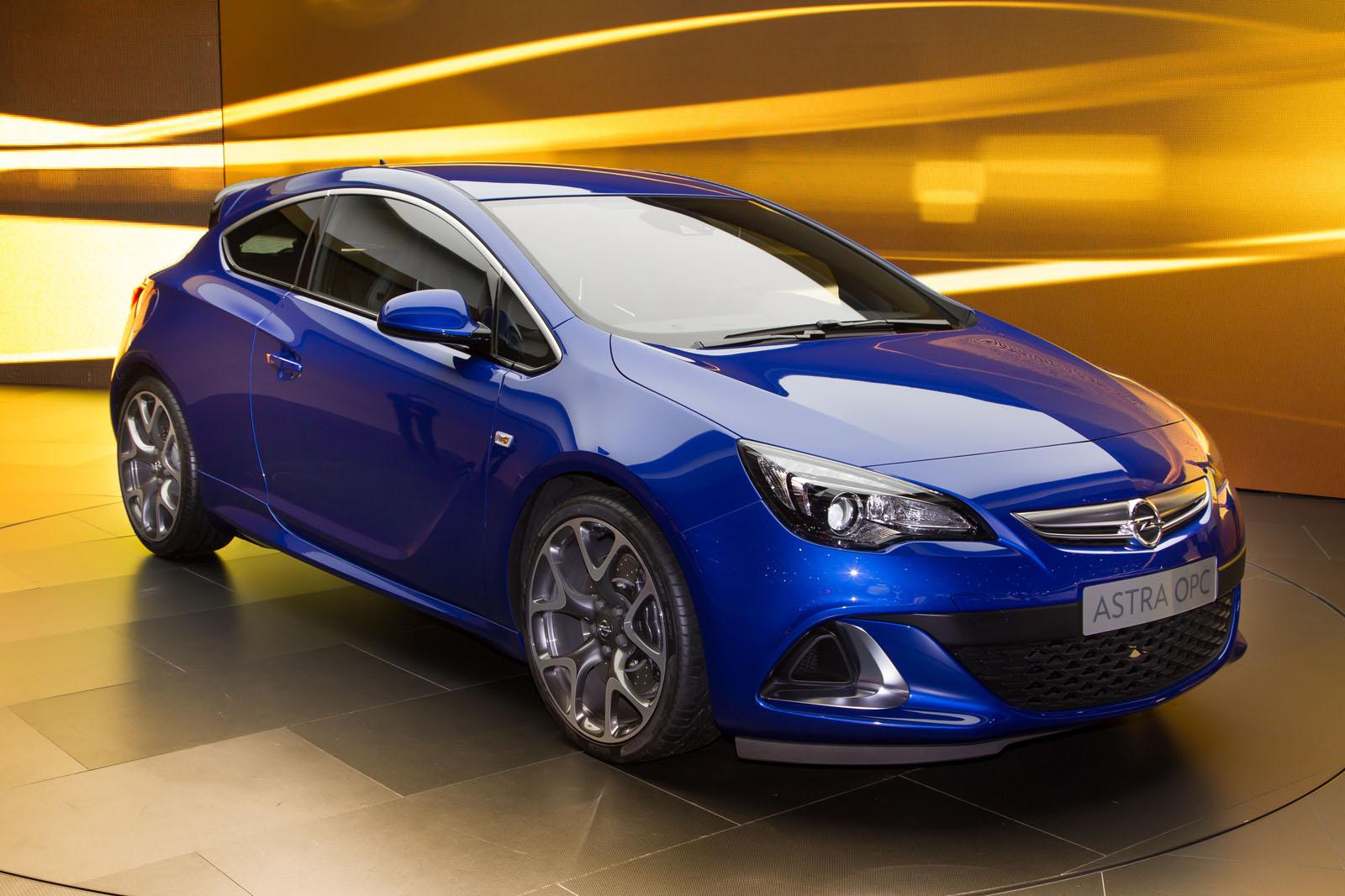 Opel Astra GTC: 5 фото