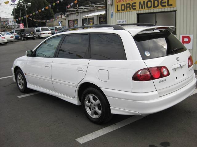 Toyota Caldina Van: 9 фото