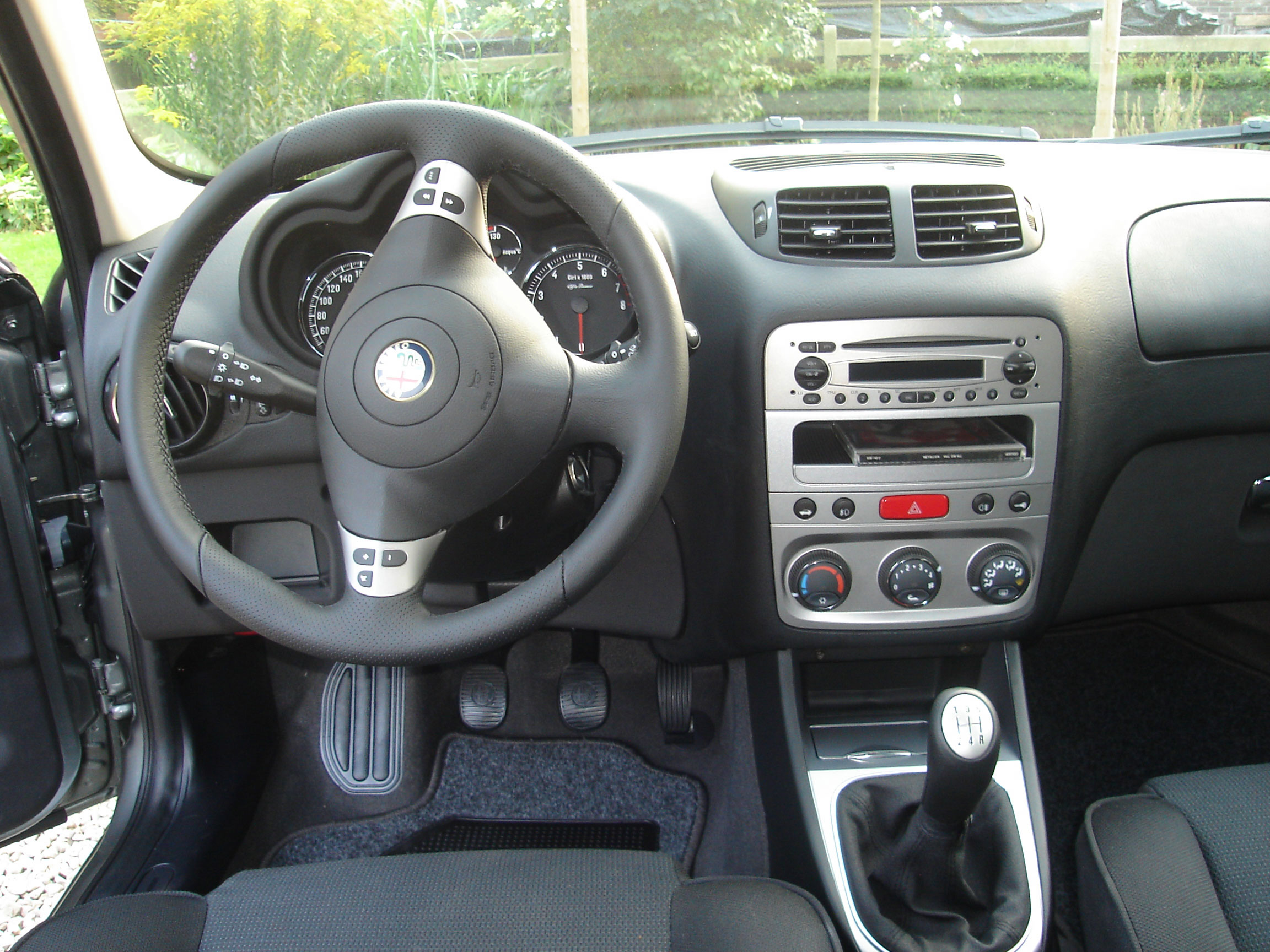 Alfa Romeo 147: 4 фото