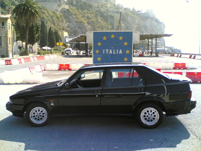 Alfa Romeo 75: 12 фото
