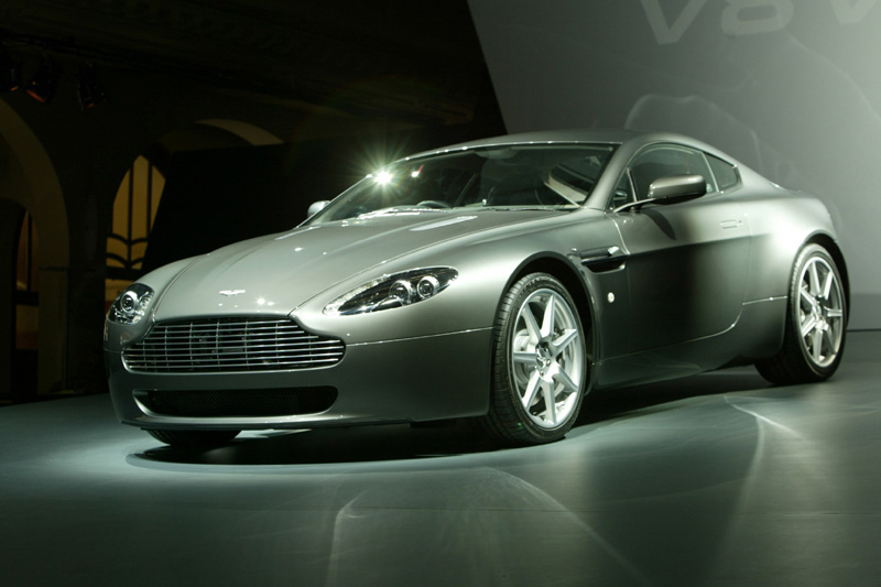 Aston Martin V8 Vantage: 01 фото