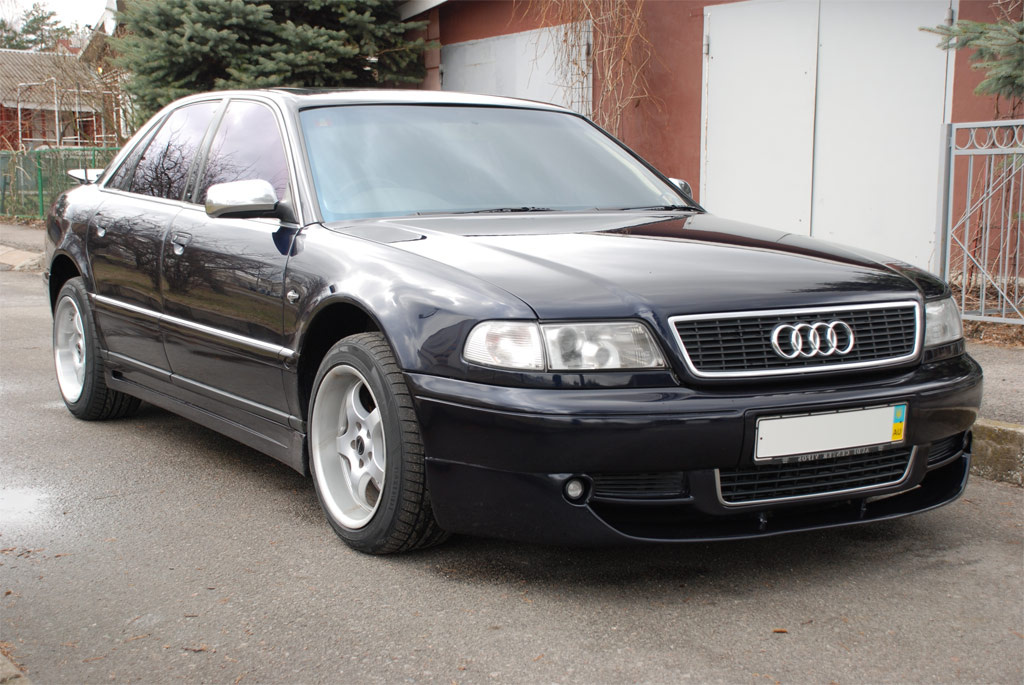 Audi A8 D2: 12 фото