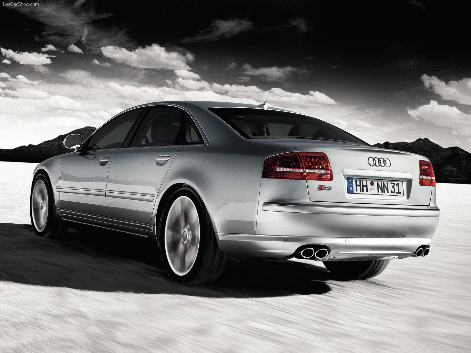 Audi S8: 4 фото