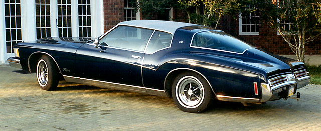 Buick Riviera: 4 фото