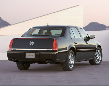 Cadillac DTS: 11 фото