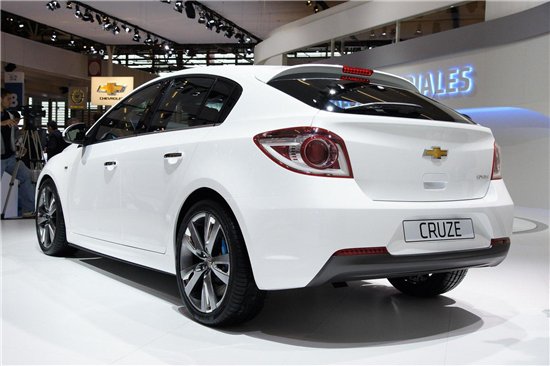 Chevrolet Cruze Hatchback: 4 фото