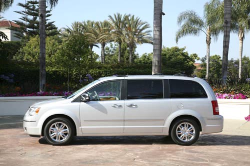 Chrysler Town and Country: 10 фото