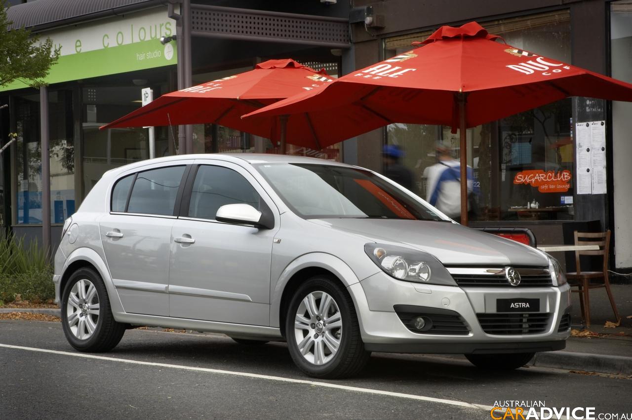 Holden Astra: 8 фото