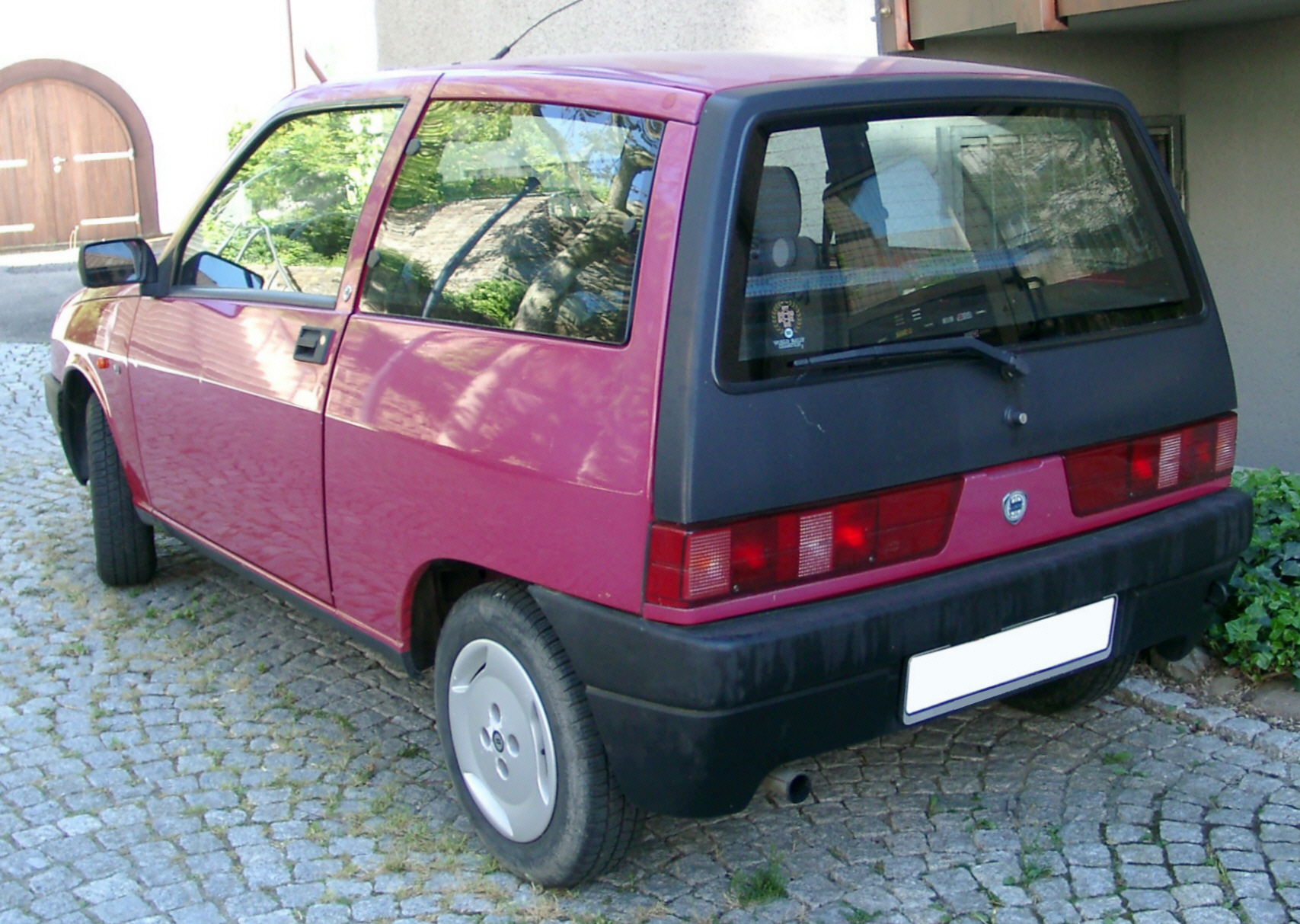 Lancia Y10: 5 фото