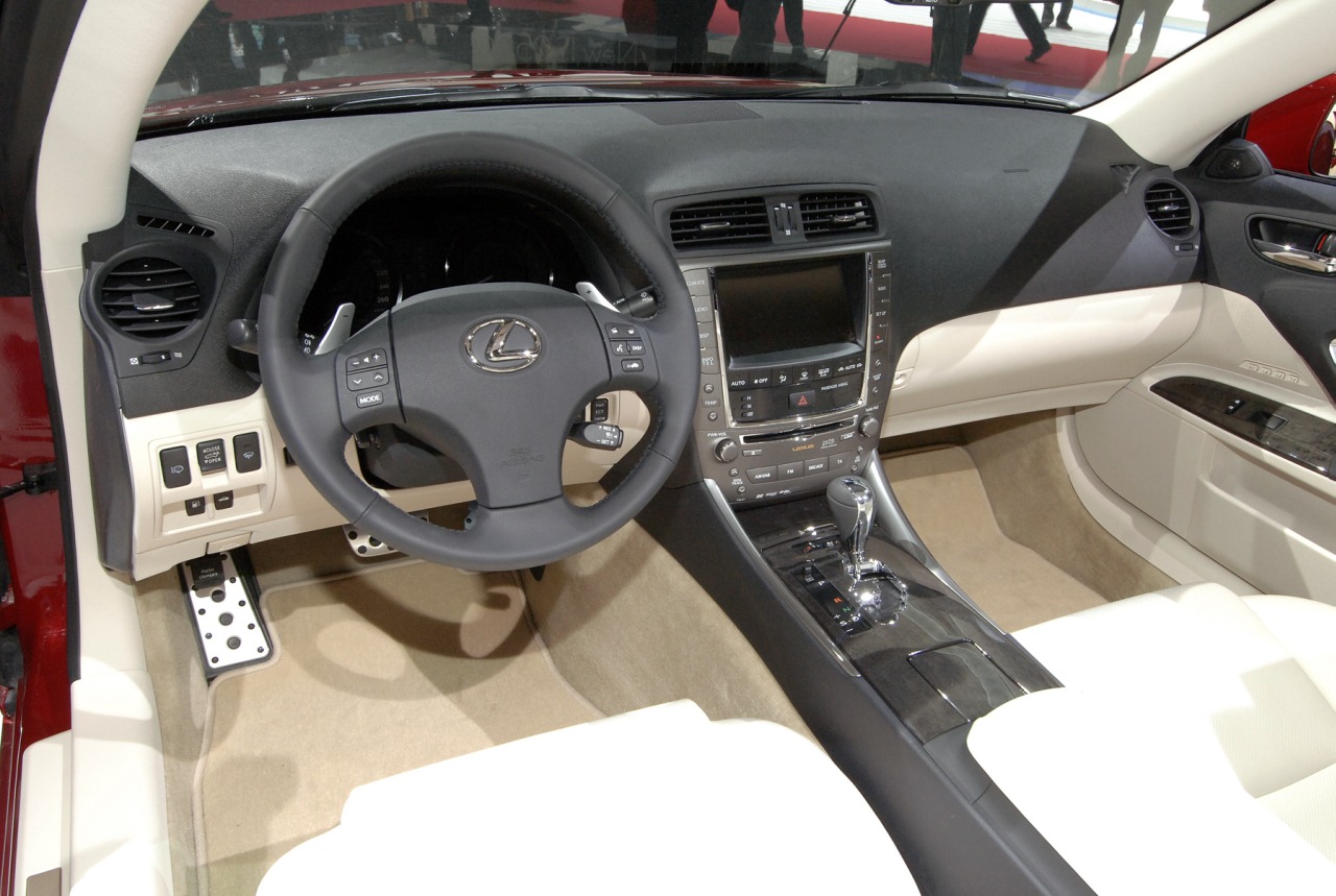 Lexus IS 250C: 04 фото