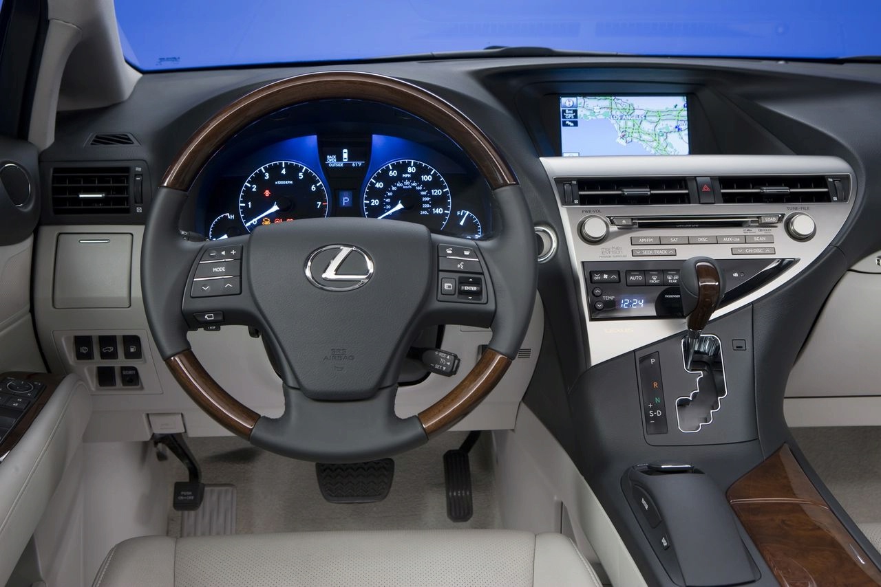 Lexus RX: 12 фото