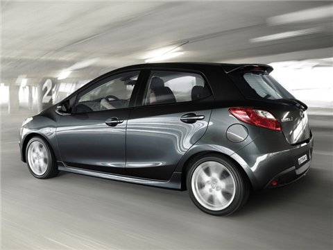 Mazda 2: 7 фото