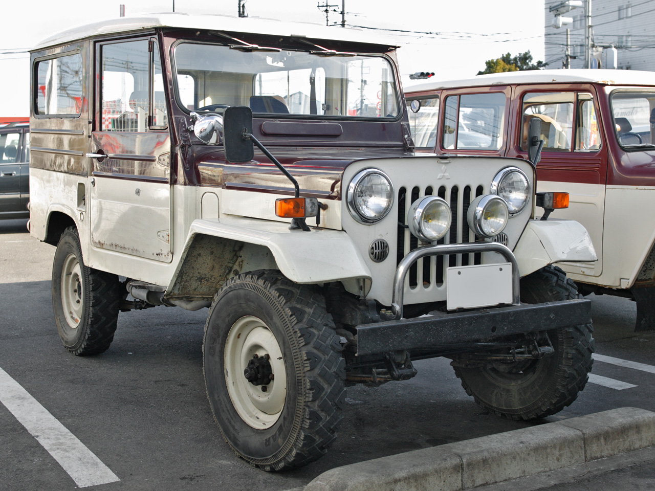 Mitsubishi Jeep: 03 фото