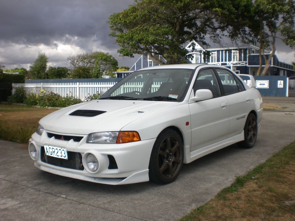 Mitsubishi Lancer Evolution IV: 11 фото