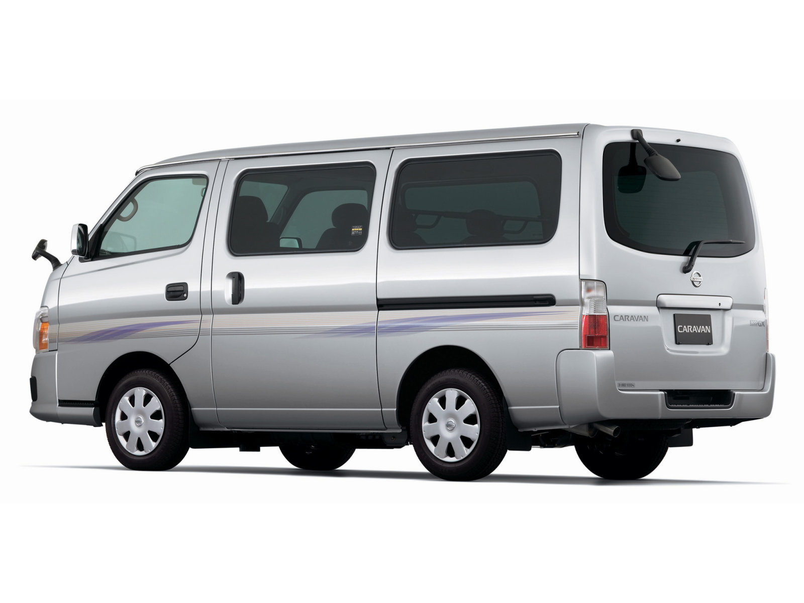 Nissan Caravan: 8 фото