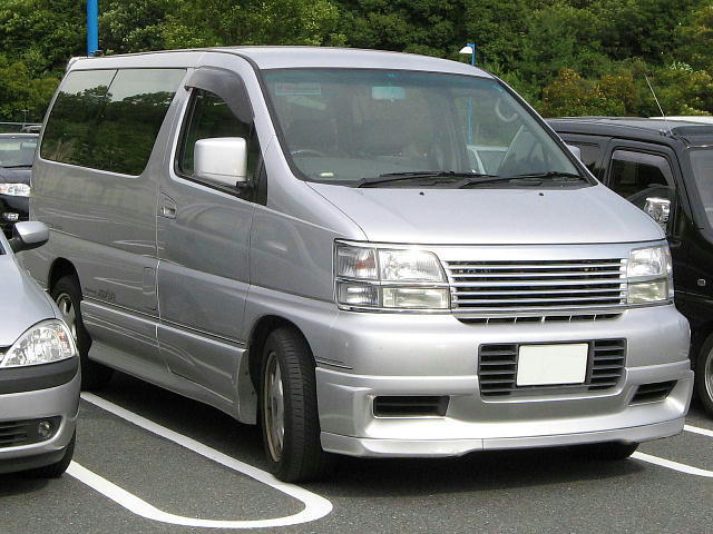 Nissan Elgrand: 7 фото