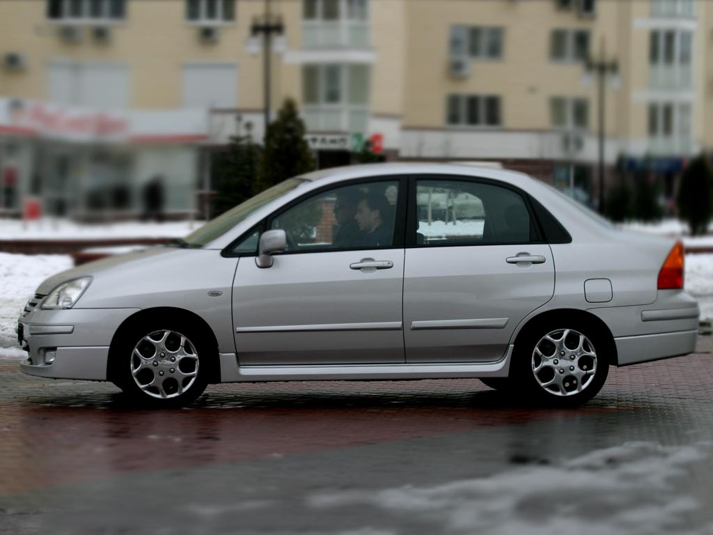 Suzuki Liana Sedan: 01 фото