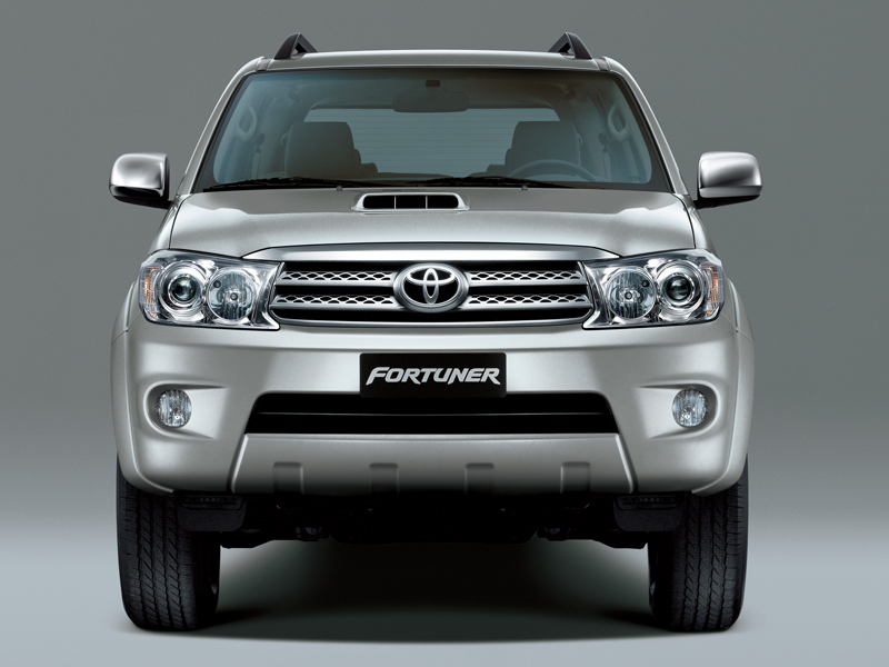 Toyota Fortuner: 5 фото