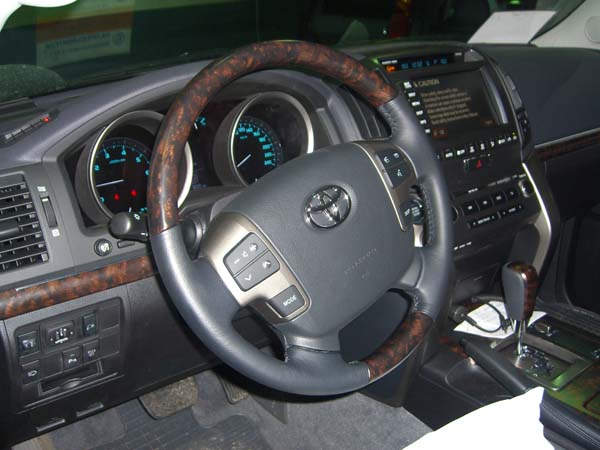 Toyota Land Cruiser 200: 4 фото