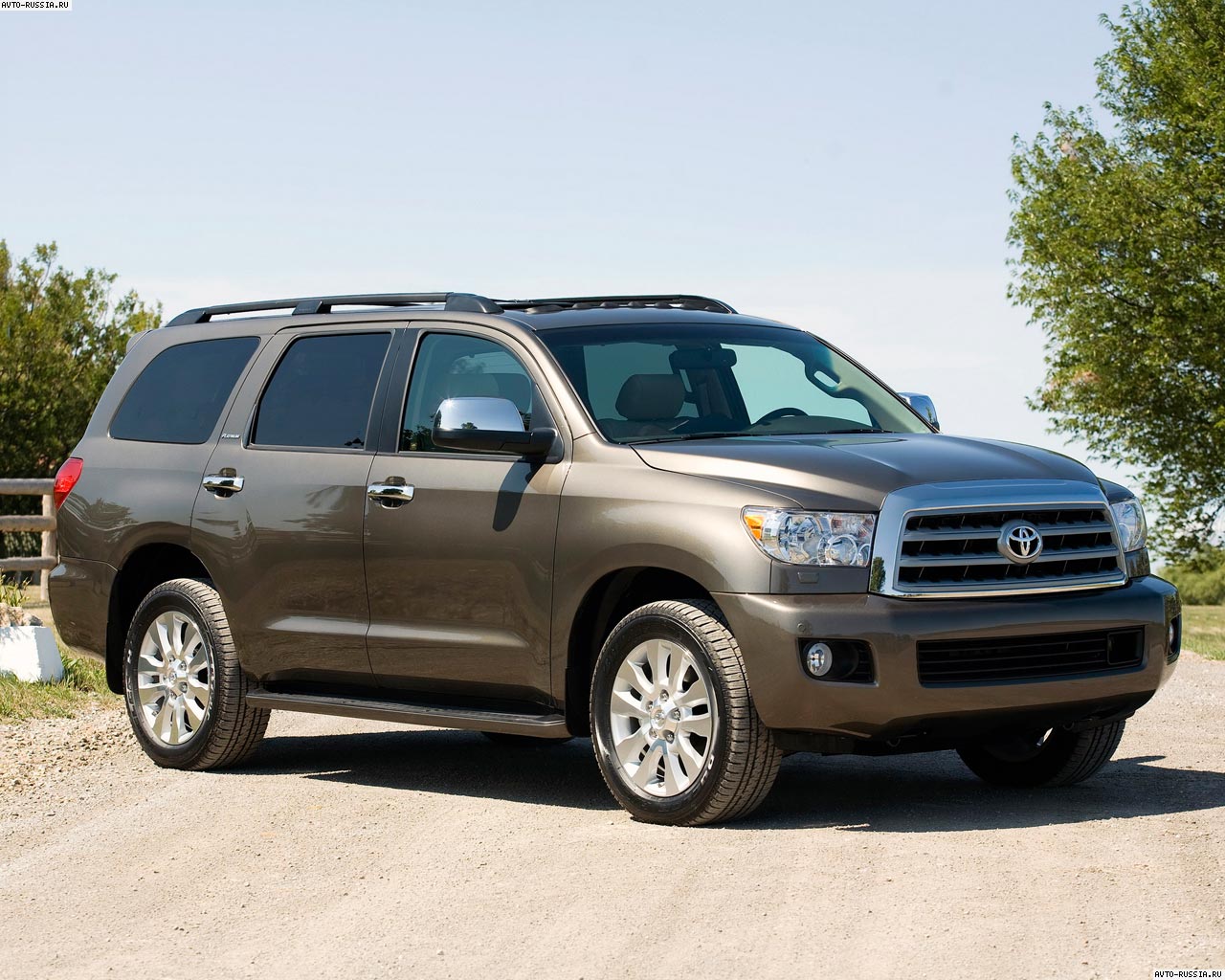 Toyota Sequoia: 10 фото