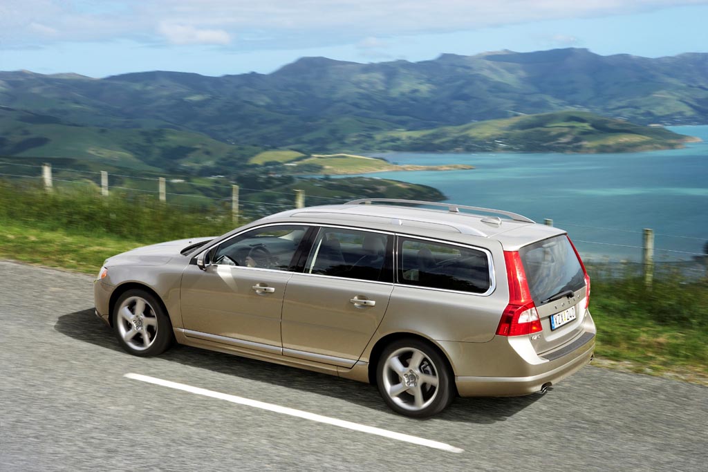 Volvo V70: 12 фото